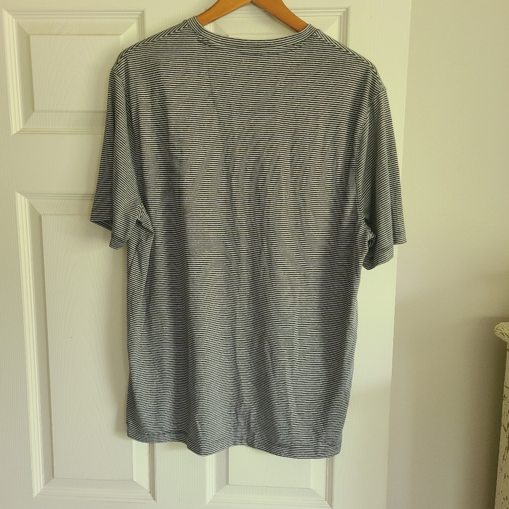 AXIST L Top Tee Excellent Condition - Picture 4 of 4